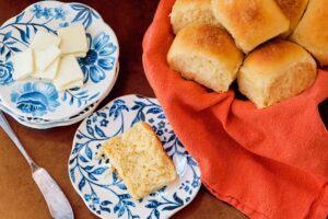 Easy dinner rolls made with Idahoan mashed potatoes.